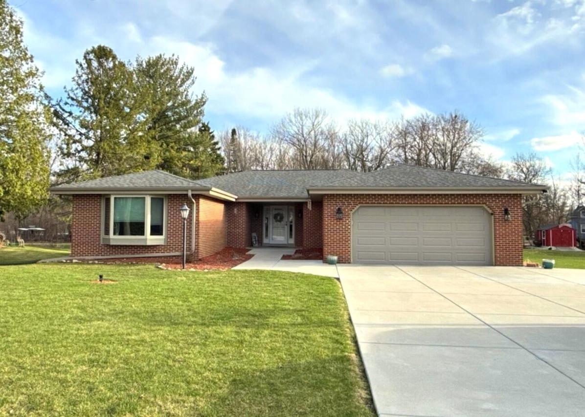 N56W35287 Appletree Ct, Oconomowoc, WI 53066