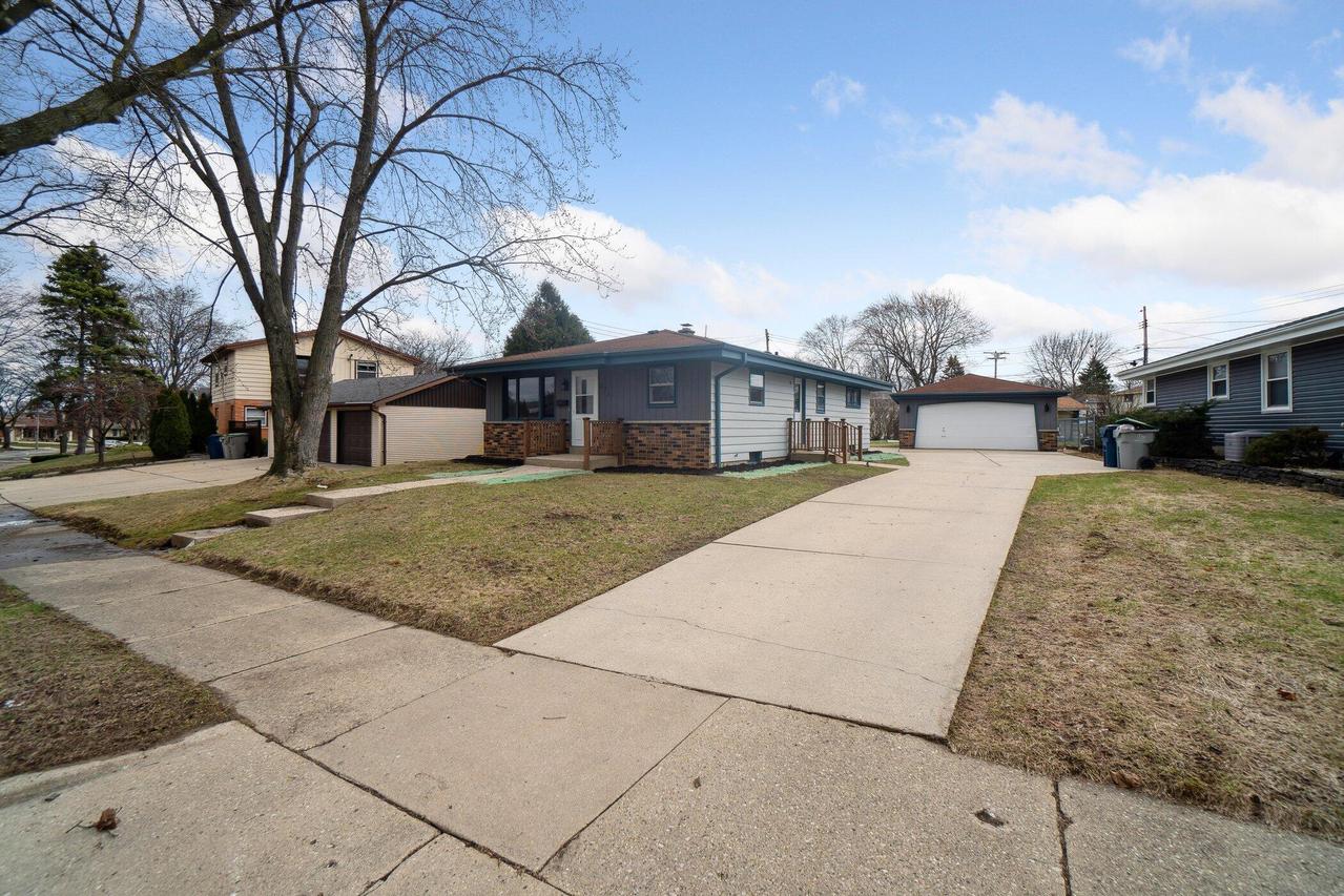 8727 W Ohio Ave, Milwaukee, WI 53227