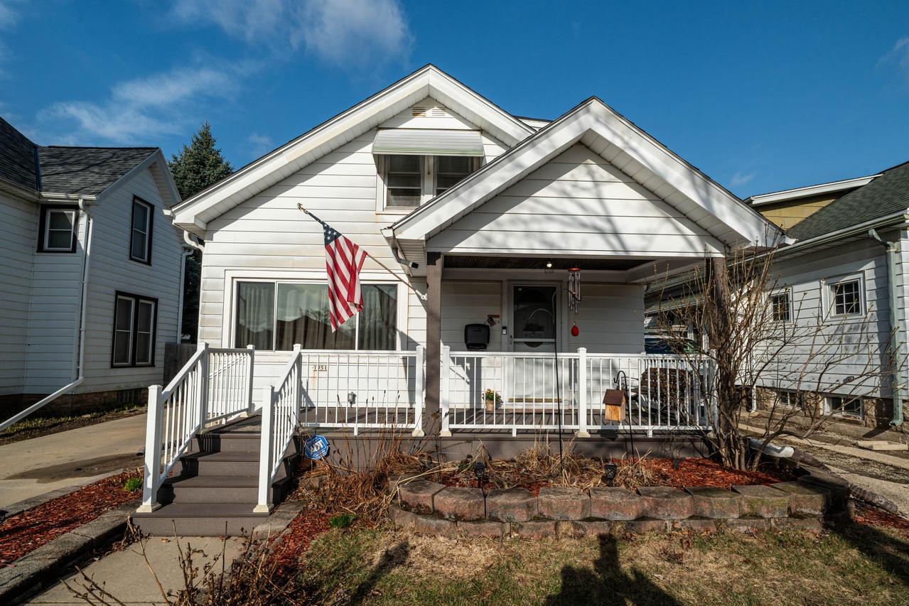 1951 S 81st St, West Allis, WI 53219