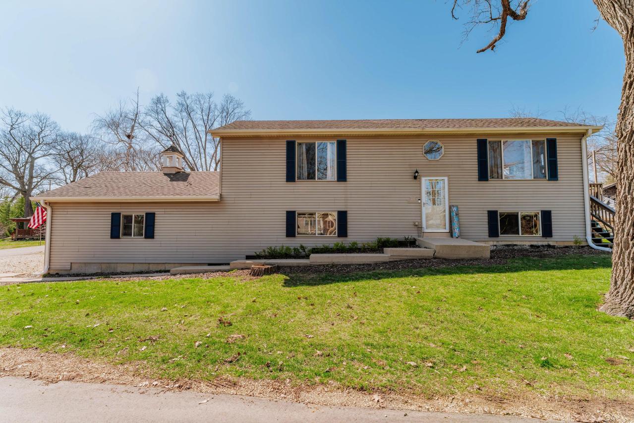 6618 244th Ave, Paddock Lake, WI 53168