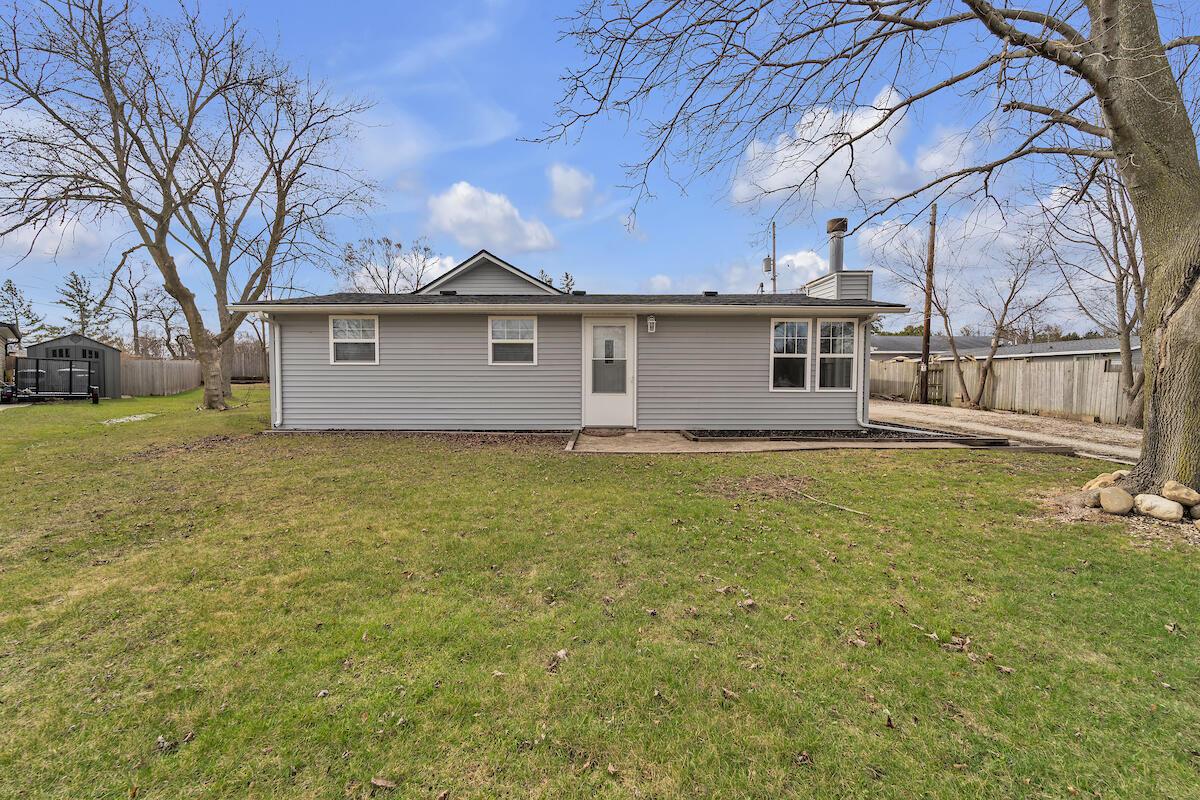 10006 Thomas Ct, Caledonia, WI 53108