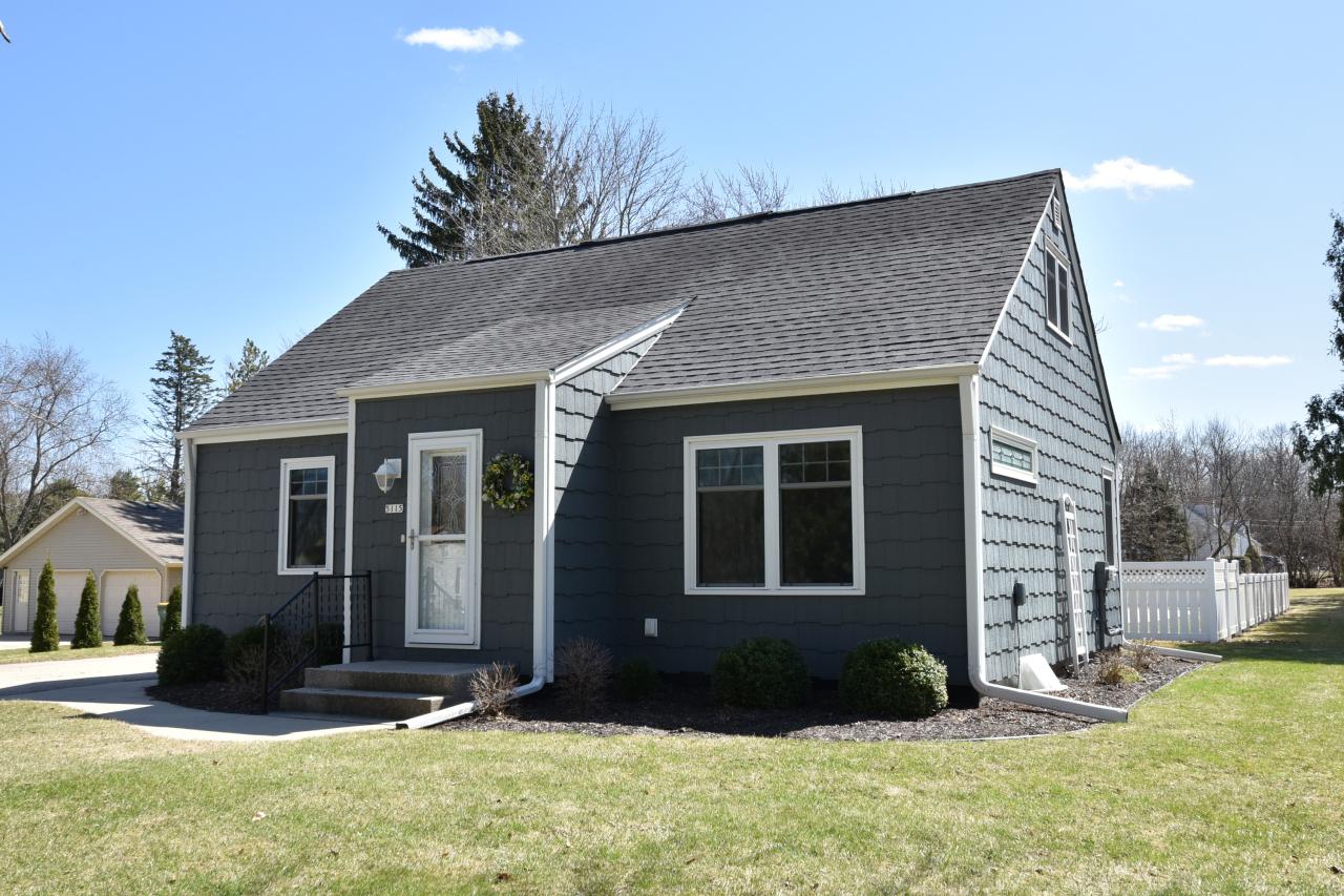 5115 W Willow Rd, Mequon, WI 53092