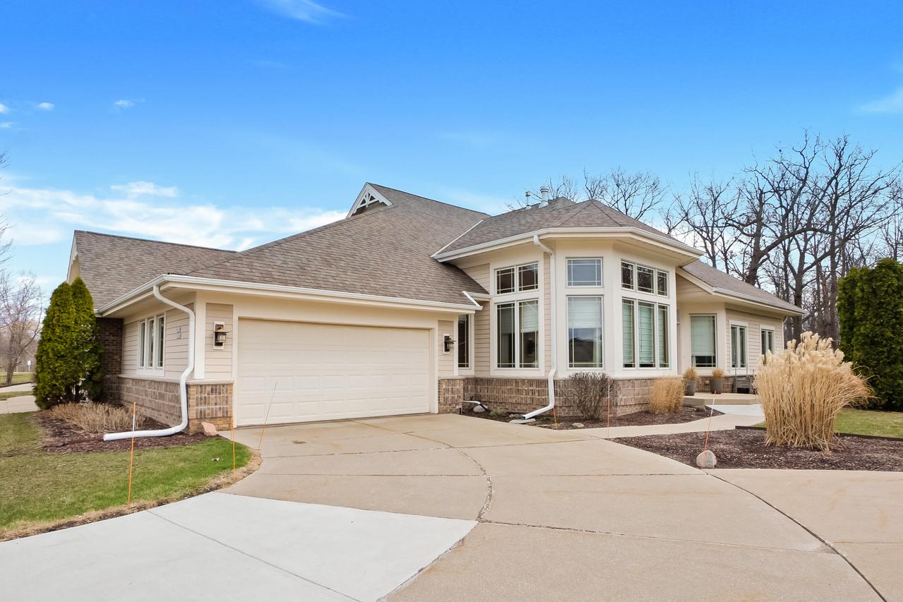 W128N6788 Northfield Dr, Menomonee Falls, WI 53051
