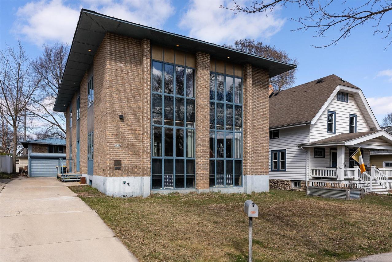 5928 W Michigan St, Wauwatosa, WI 53213