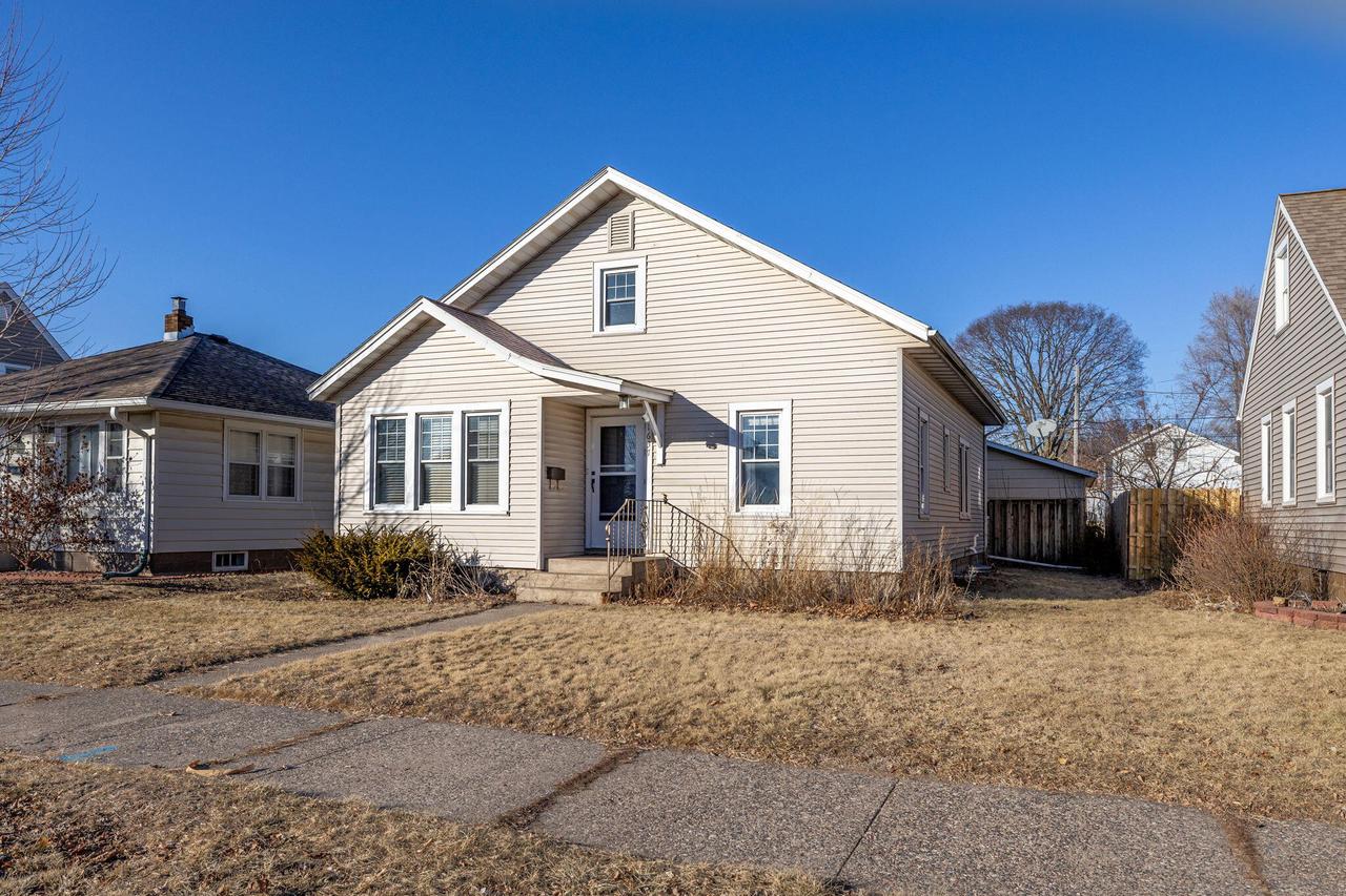 1637 Travis St, La Crosse, WI 54601