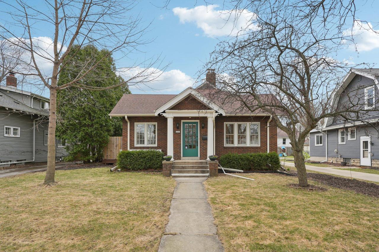 2247 N 71st St, Wauwatosa, WI 53213