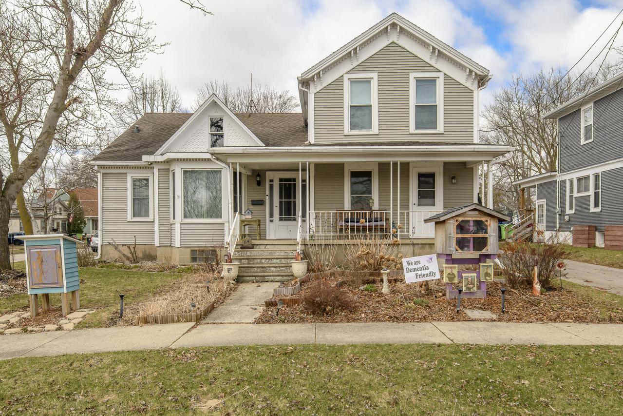 114 S University Ave, Beaver Dam, WI 53916