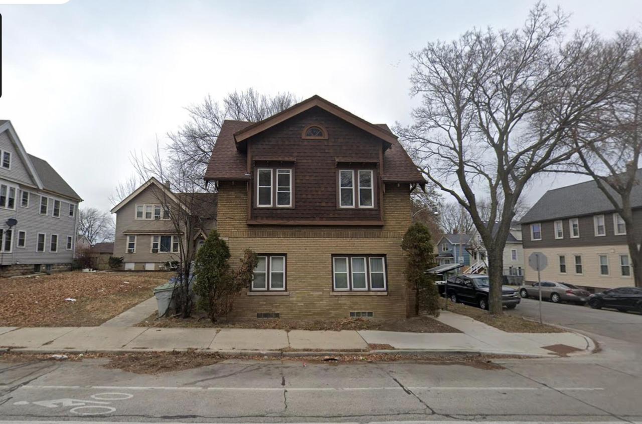 2100 W Lincoln Ave, Milwaukee, WI 53215