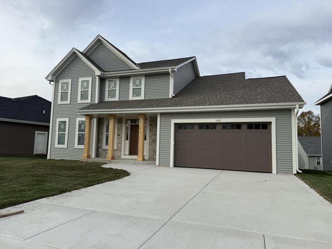 1019 Waterstone Ct, Pewaukee, WI 53072