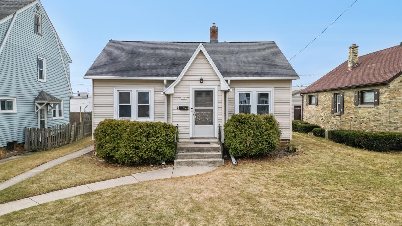 1723 Arizona Ave, Sheboygan, WI 53081