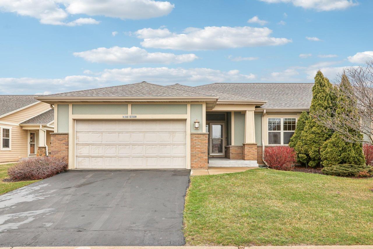 W155S7039 Sandalwood Cir, Muskego, WI 53150