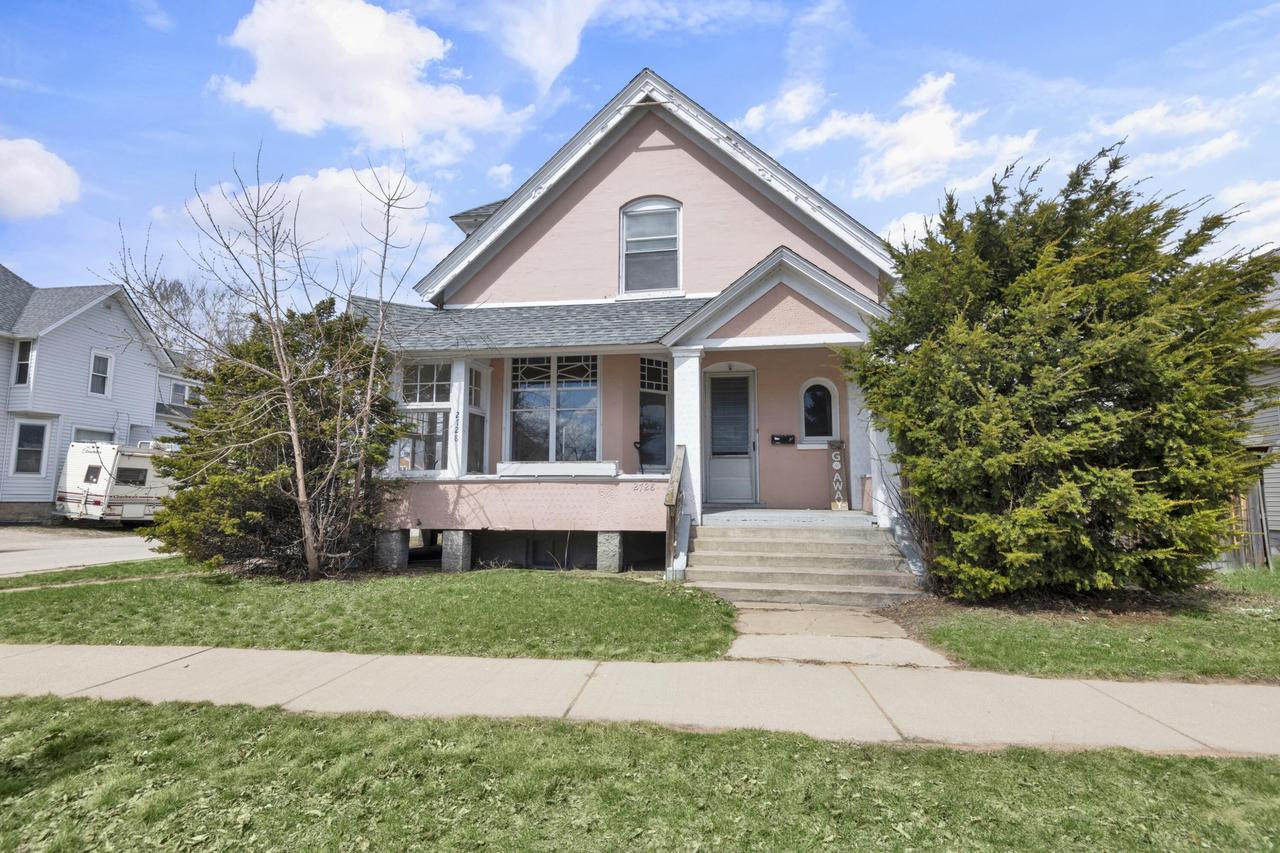 2728 Hall Ave, Marinette, WI 54143