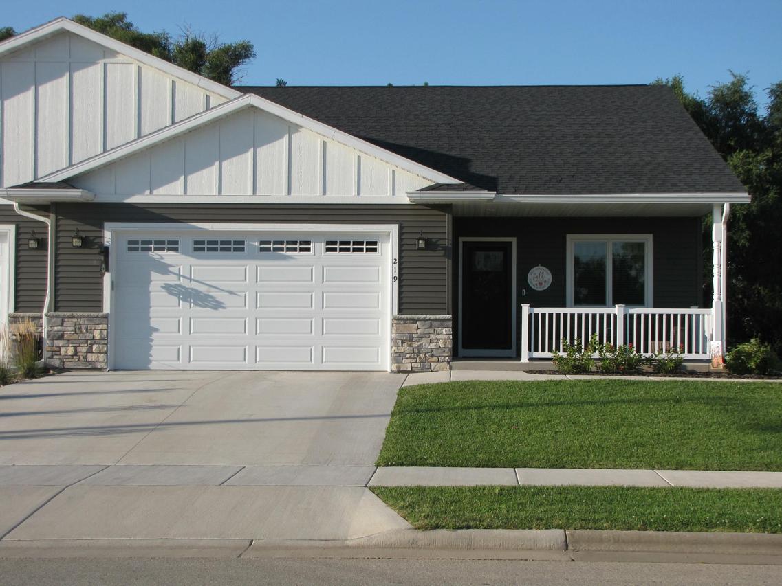 219 Rivers Dr, Holmen, WI 54636