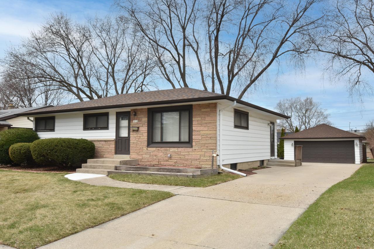 10128 W Harrison Ave, West Allis, WI 53227