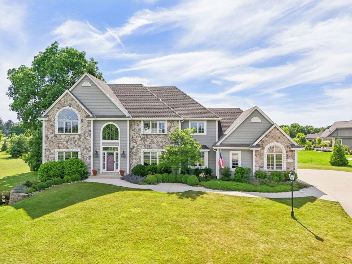 W337N8059 Prairie Hollow, Merton, WI 53066