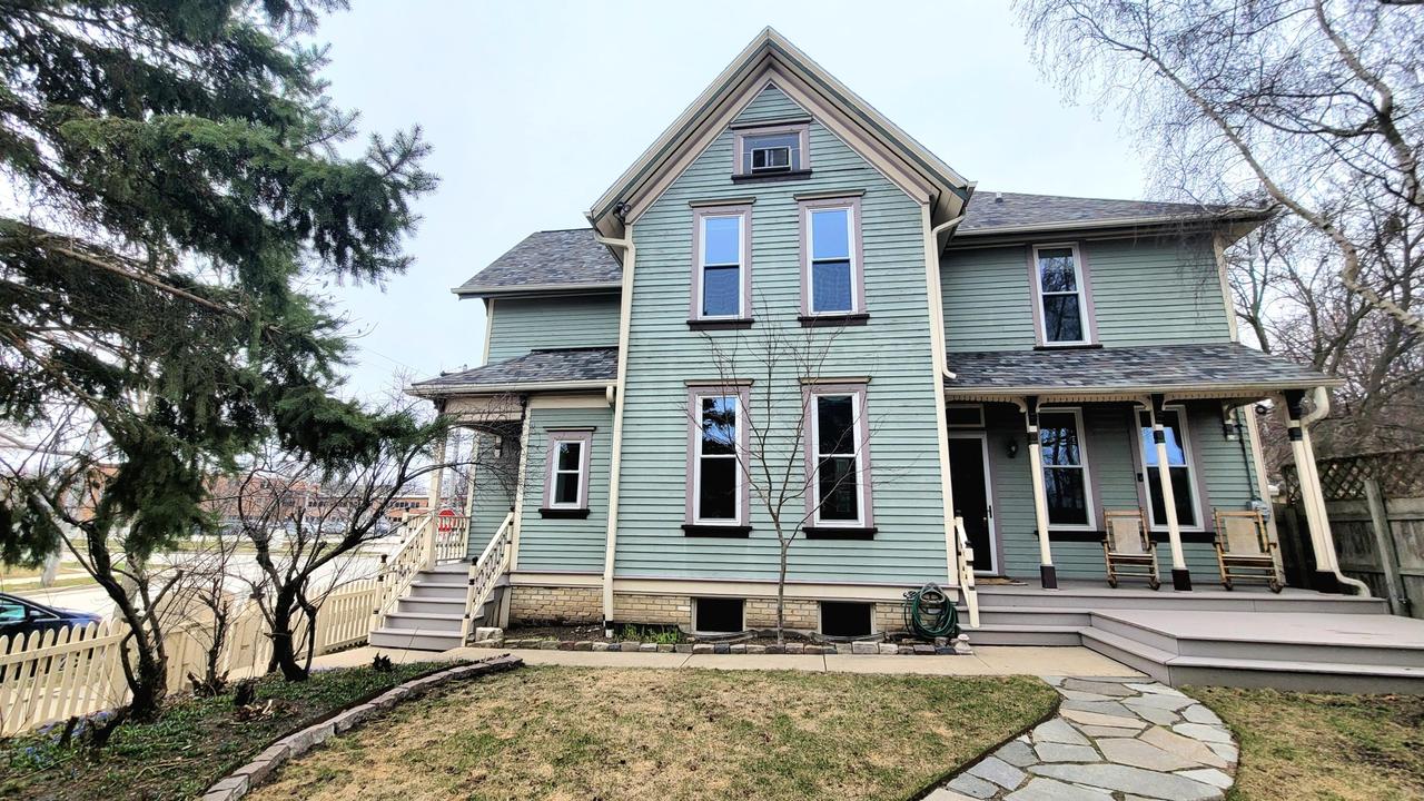 202 E Brown St, Milwaukee, WI 53212