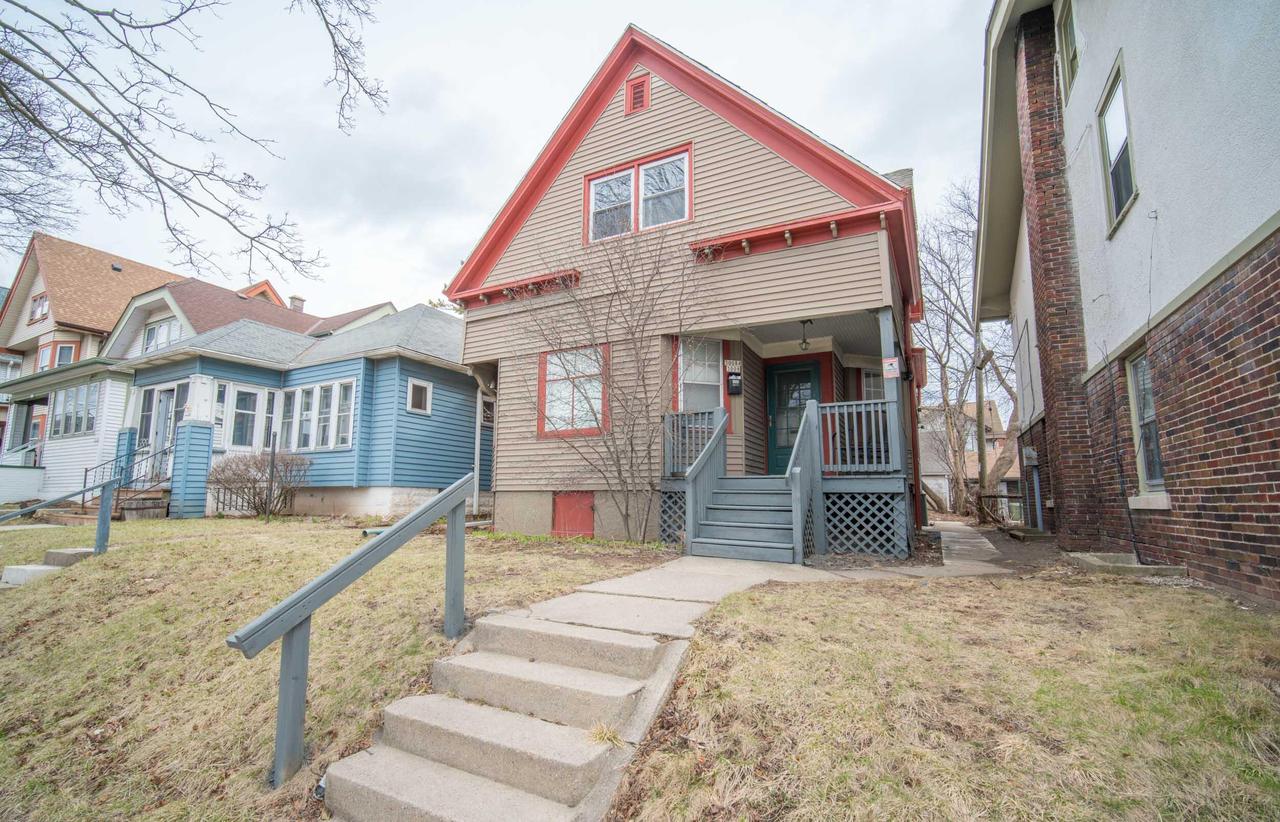 3008 N Oakland Ave, Milwaukee, WI 53211