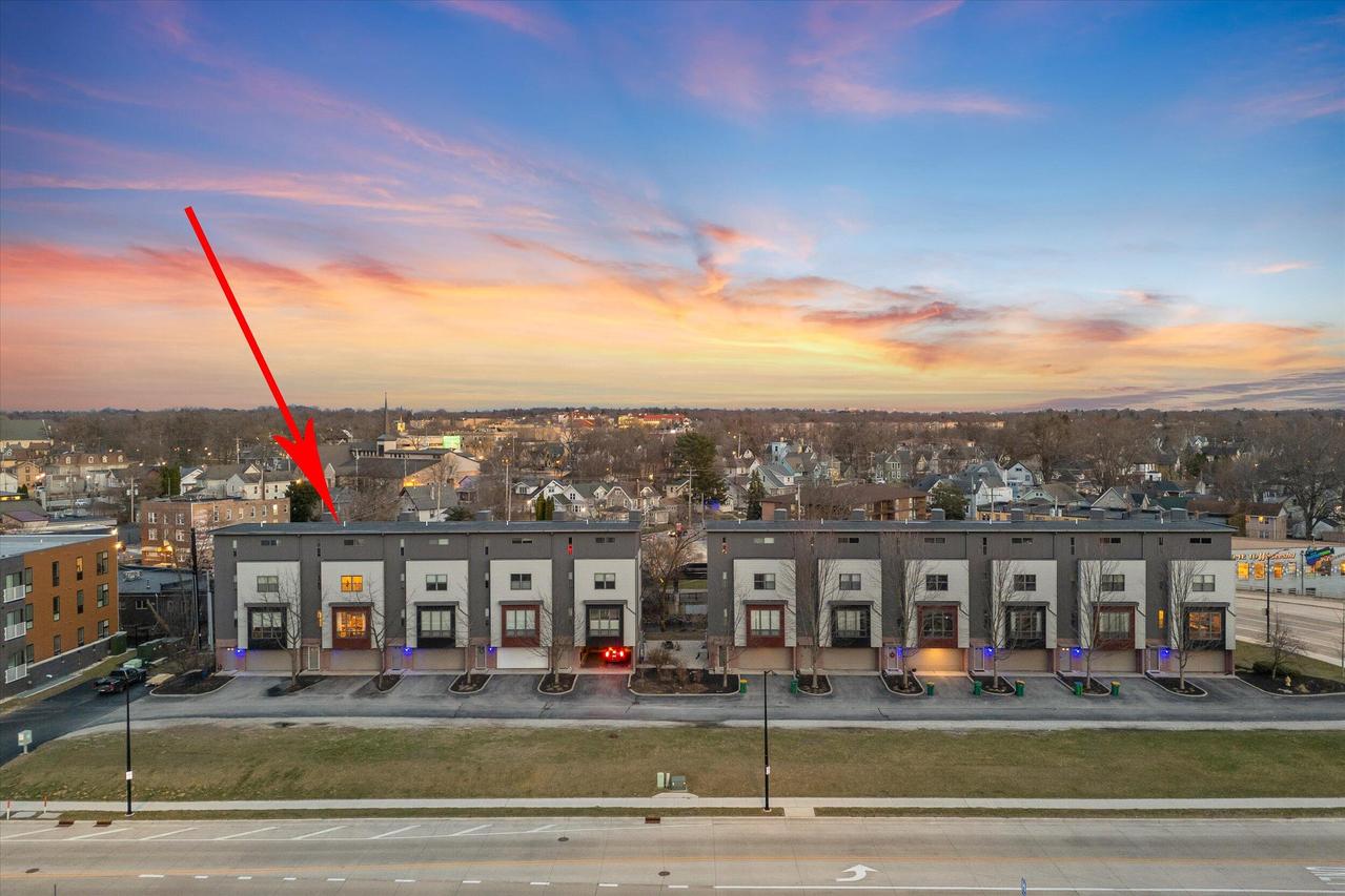 303 Mill Reserve Dr, Waukesha, WI 53188
