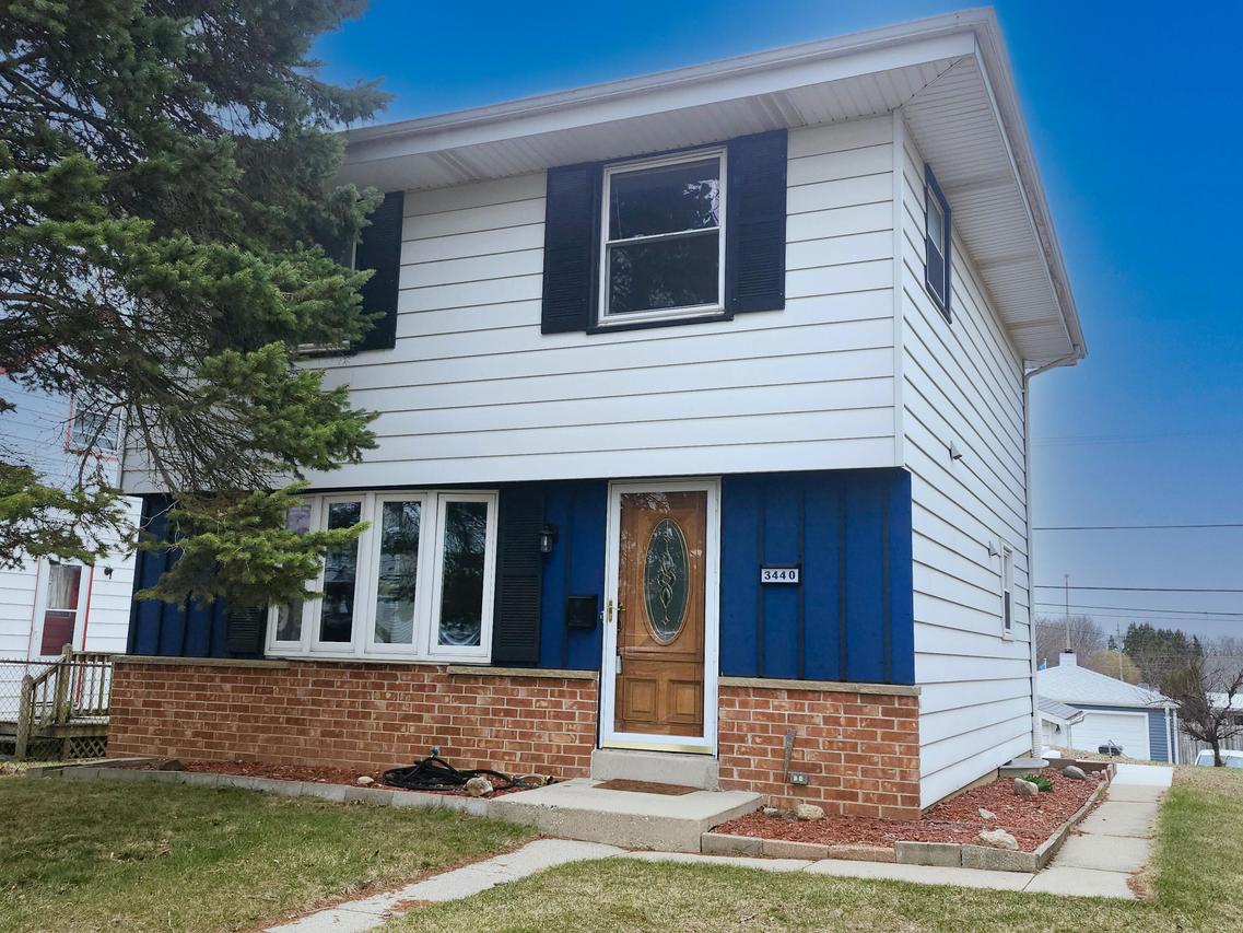 3440 E Van Beck Ave, Saint Francis, WI 53235