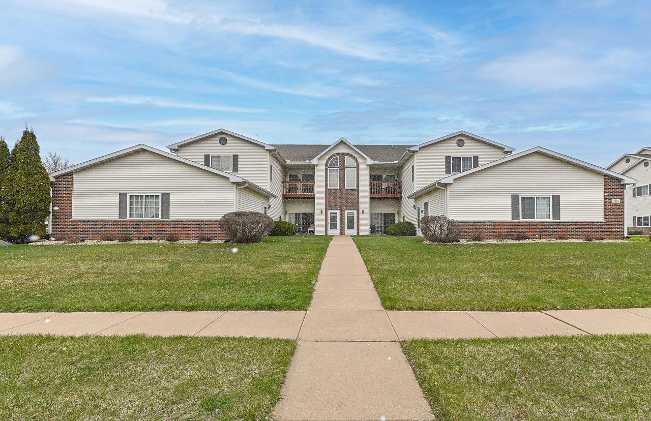 1612 Commonwealth Dr #3, Fort Atkinson, WI 53538