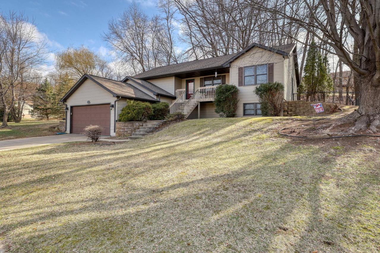 2258 Winfield Dr, Reedsburg, WI 53959