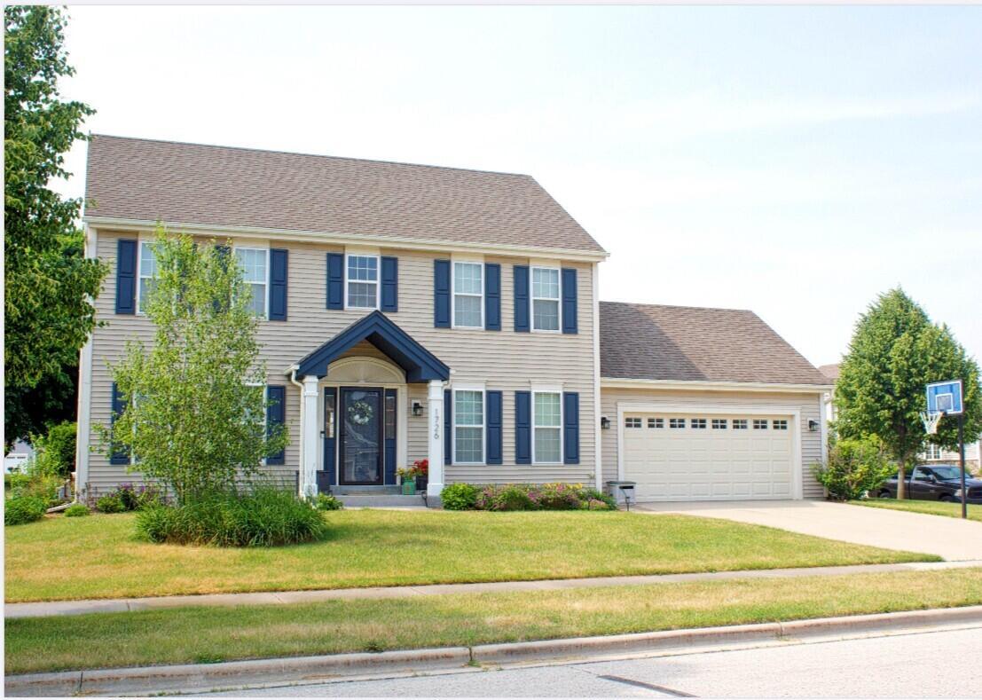 1726 Tumbleweed Cir, West Bend, WI 53095