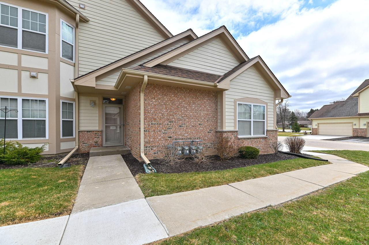 14830 W Hickory Hills, New Berlin, WI 53151