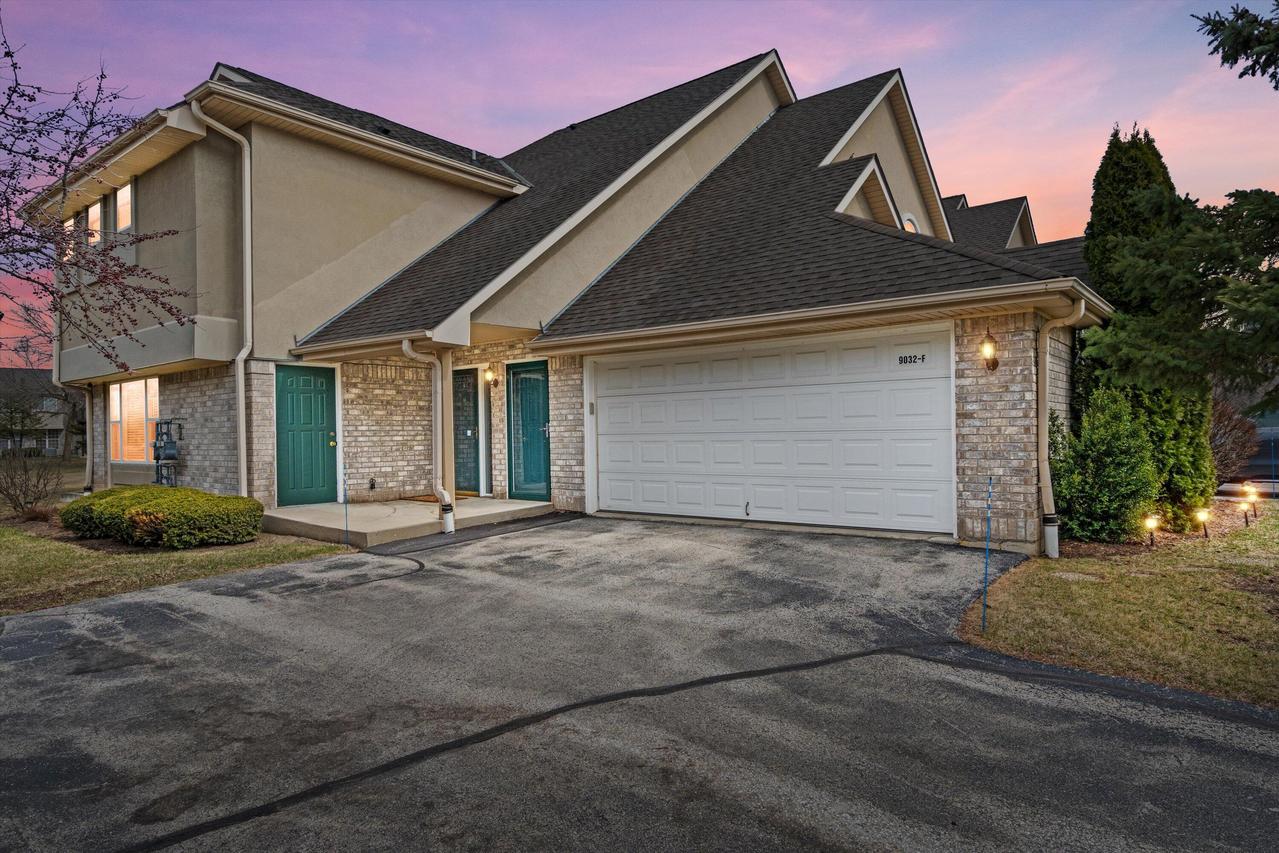 9032 W Elm Ct #F, Franklin, WI 53132