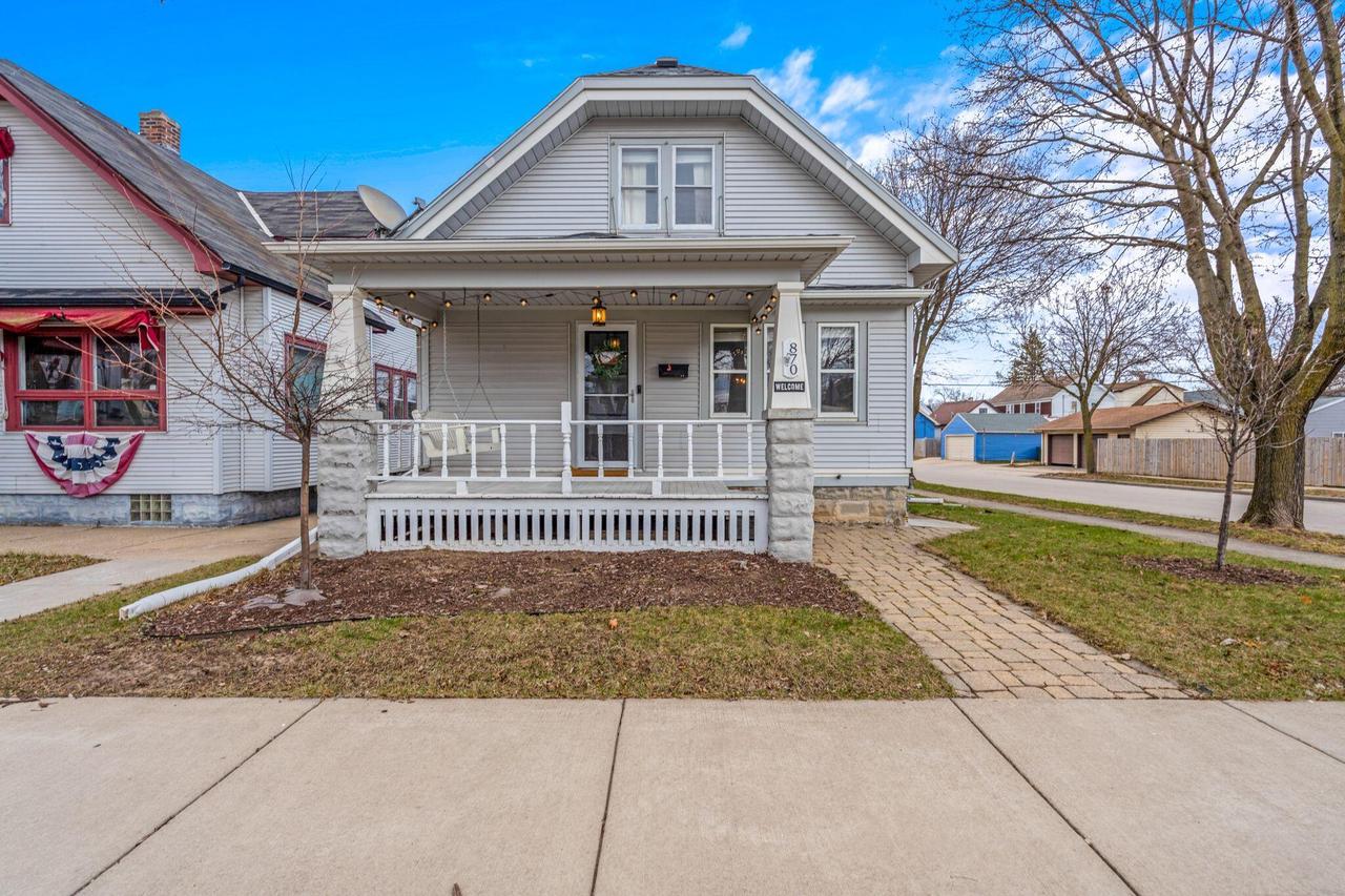 870 S 75th St, West Allis, WI 53214