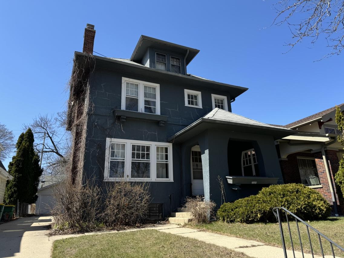 3909 N Prospect Ave, Shorewood, WI 53211