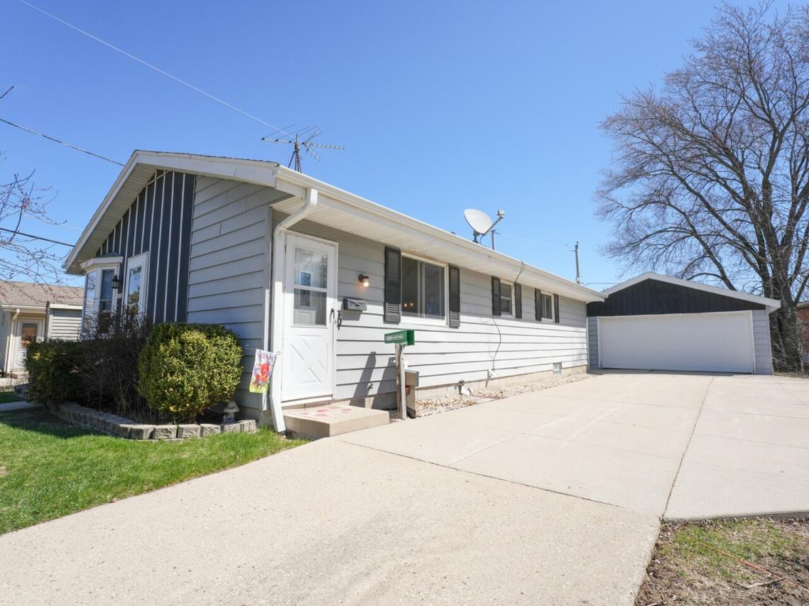5376 S 14th St, Milwaukee, WI 53221
