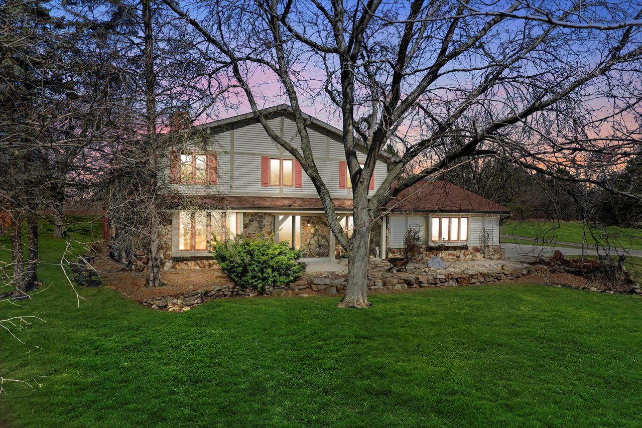 S78W26690 Hillview Dr, Vernon, WI 53149
