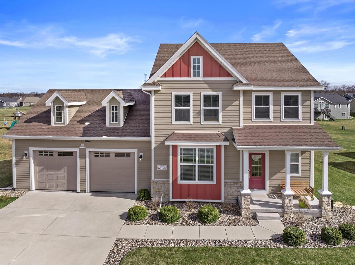N61W21628 Masters Dr, Menomonee Falls, WI 53051