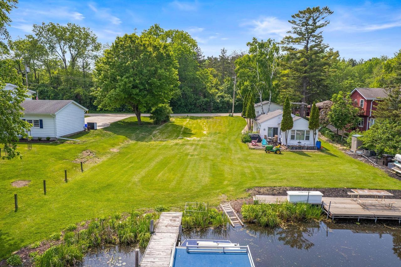 2730 Nagawicka Ave, Delafield, WI 53018