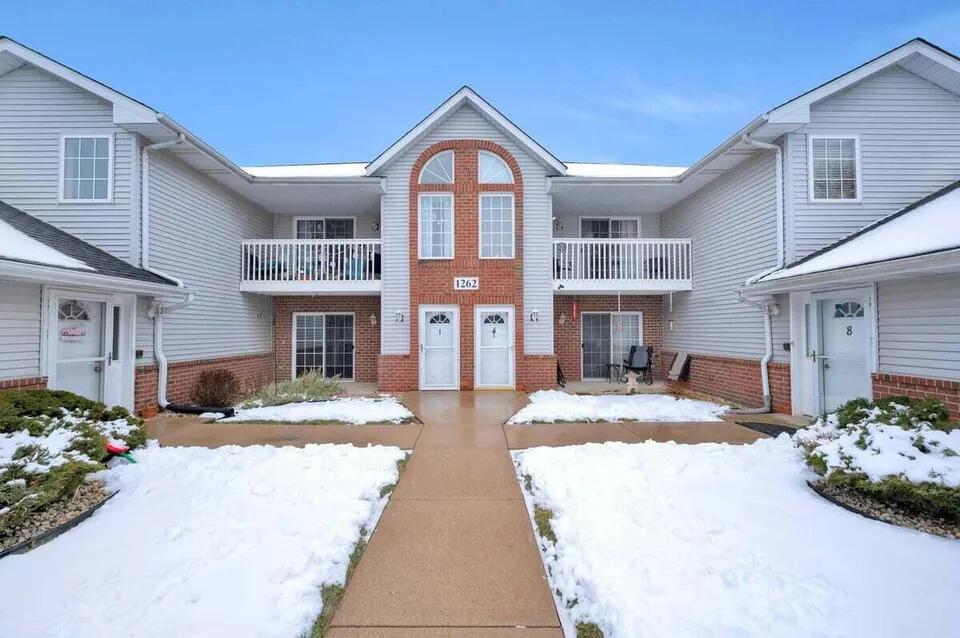 1262 Village Centre Dr #1, Somers, WI 53144