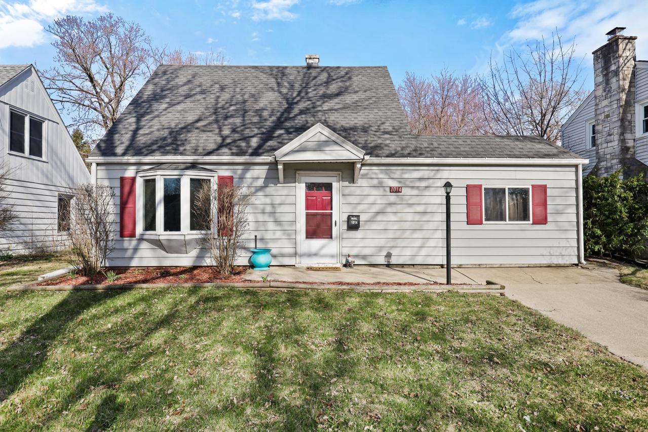 1014 S 103rd St, West Allis, WI 53214