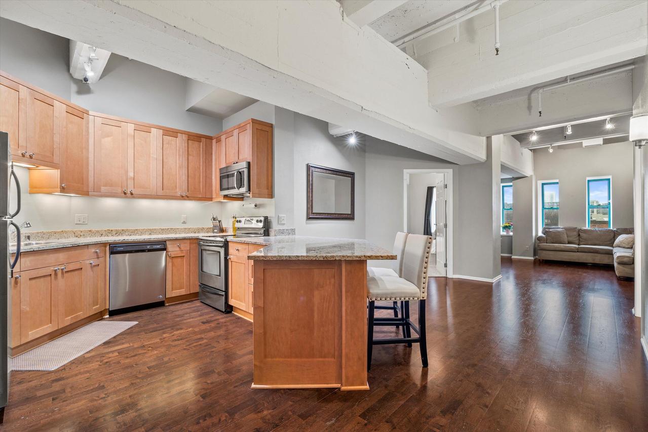 270 E Highland Ave #935, Milwaukee, WI 53202