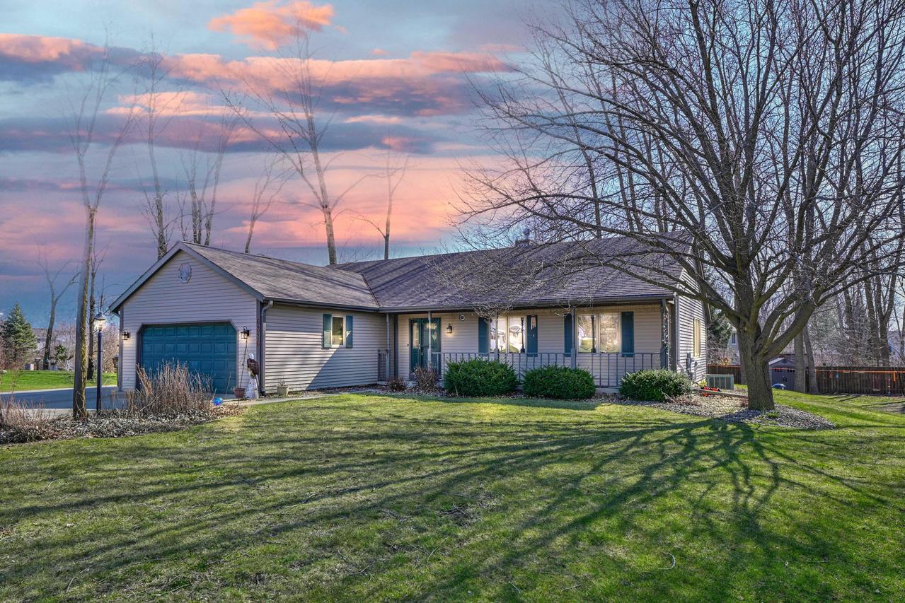 5835 Hummingbird Ct, Caledonia, WI 53402