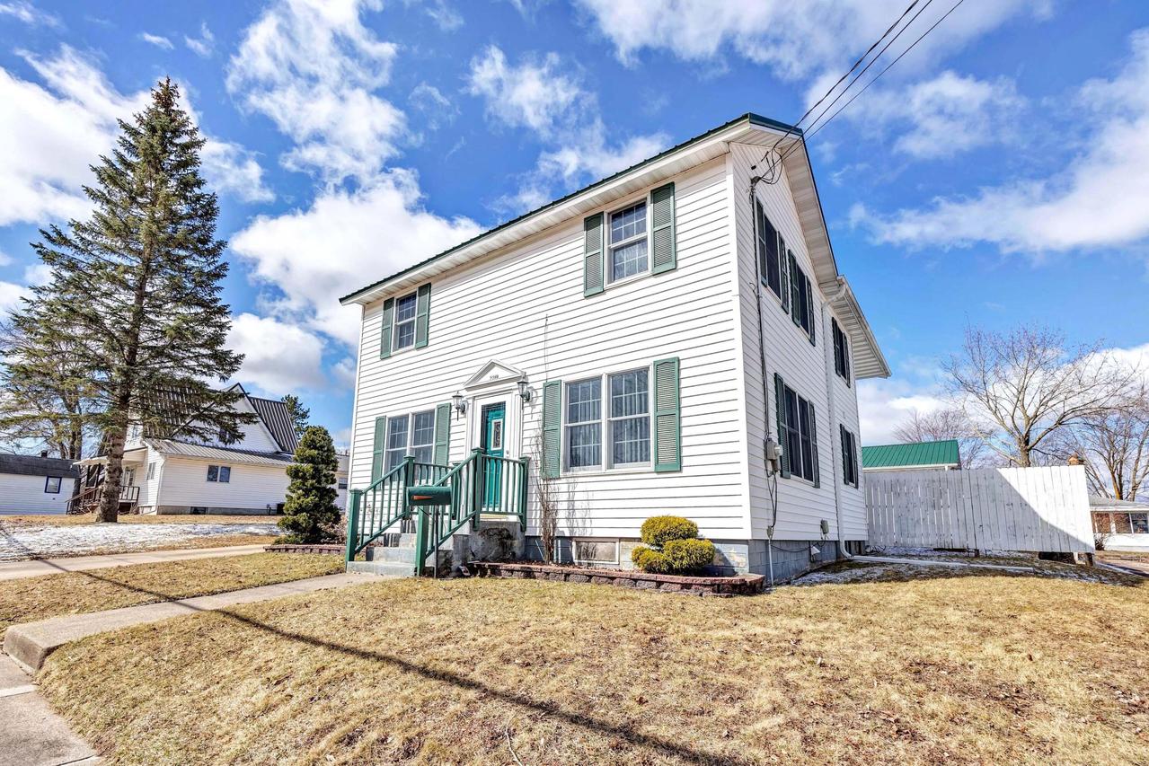 226 Bennett St, Clintonville, WI 54929