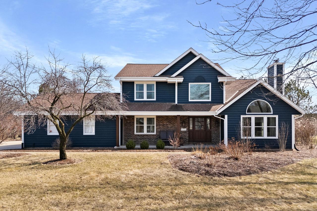 W147N6894 Woodland Dr, Menomonee Falls, WI 53051