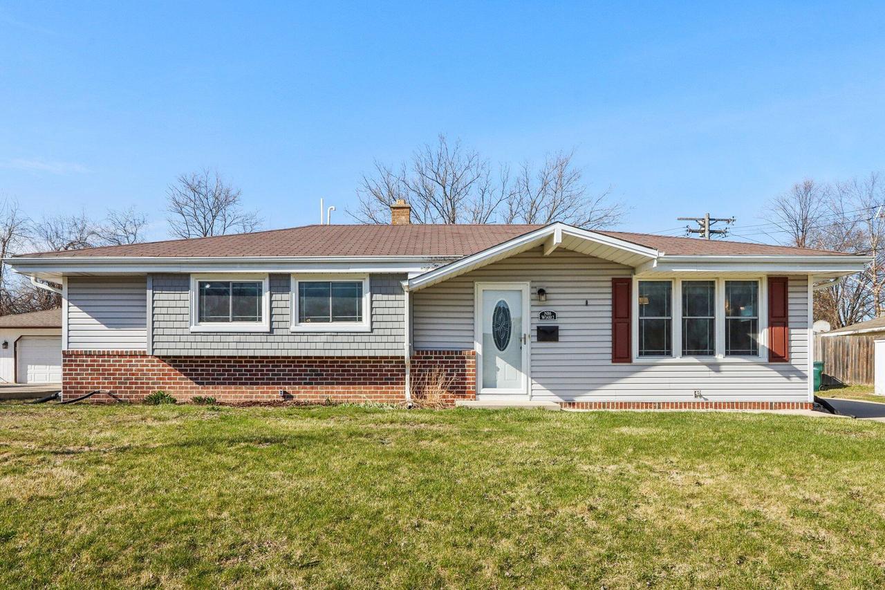 N86W14812 Rozanne Dr, Menomonee Falls, WI 53051