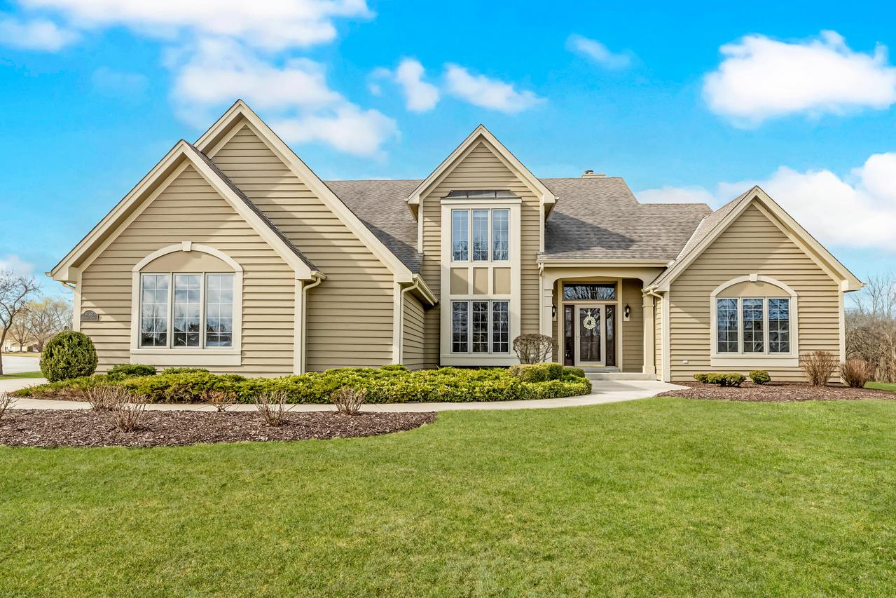 W150N10961 Dogwood Ct, Germantown, WI 53022