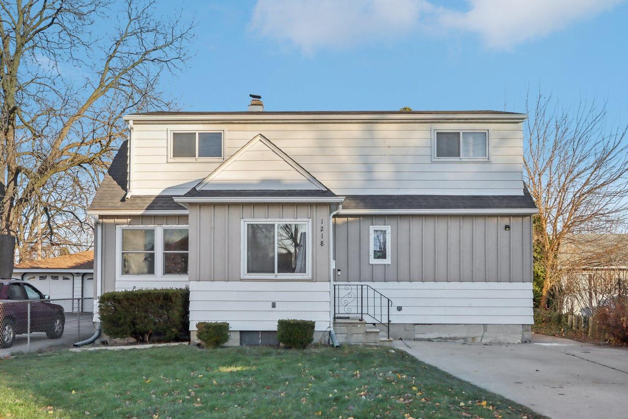 1218 S 98th St, West Allis, WI 53214