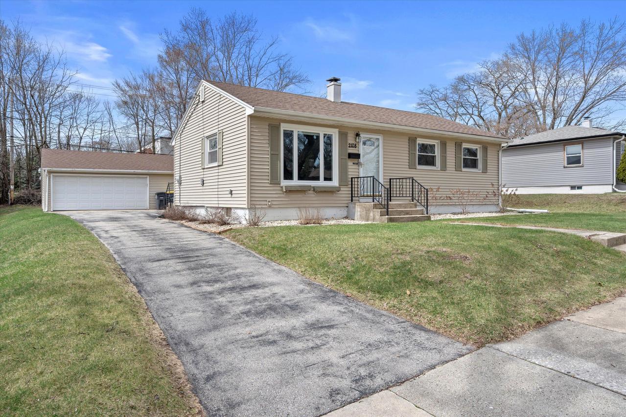 2108 N Bel Ayr Dr, Waukesha, WI 53188