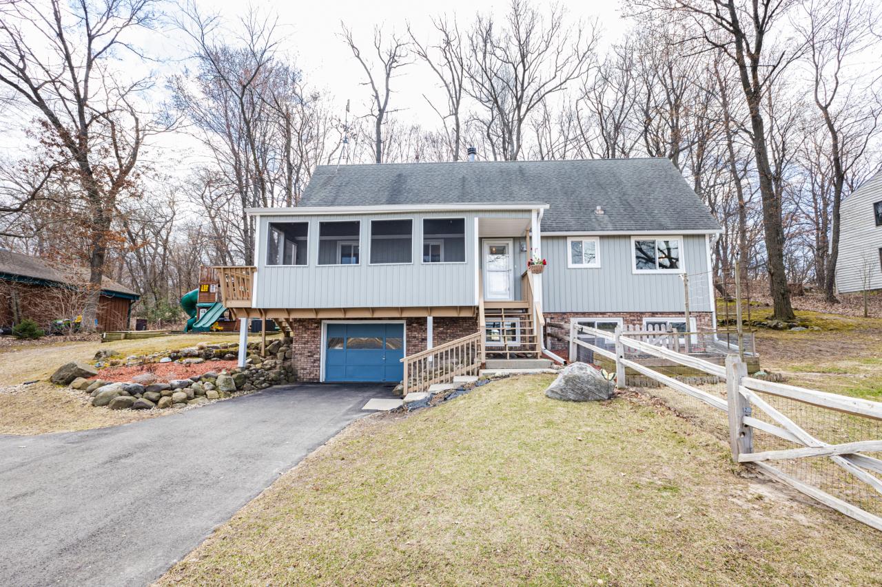 1109 Nesheim Rd, Deerfield, WI 53531
