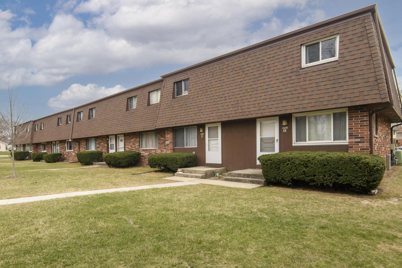 1106 Fleetfoot Dr #H, Waukesha, WI 53186