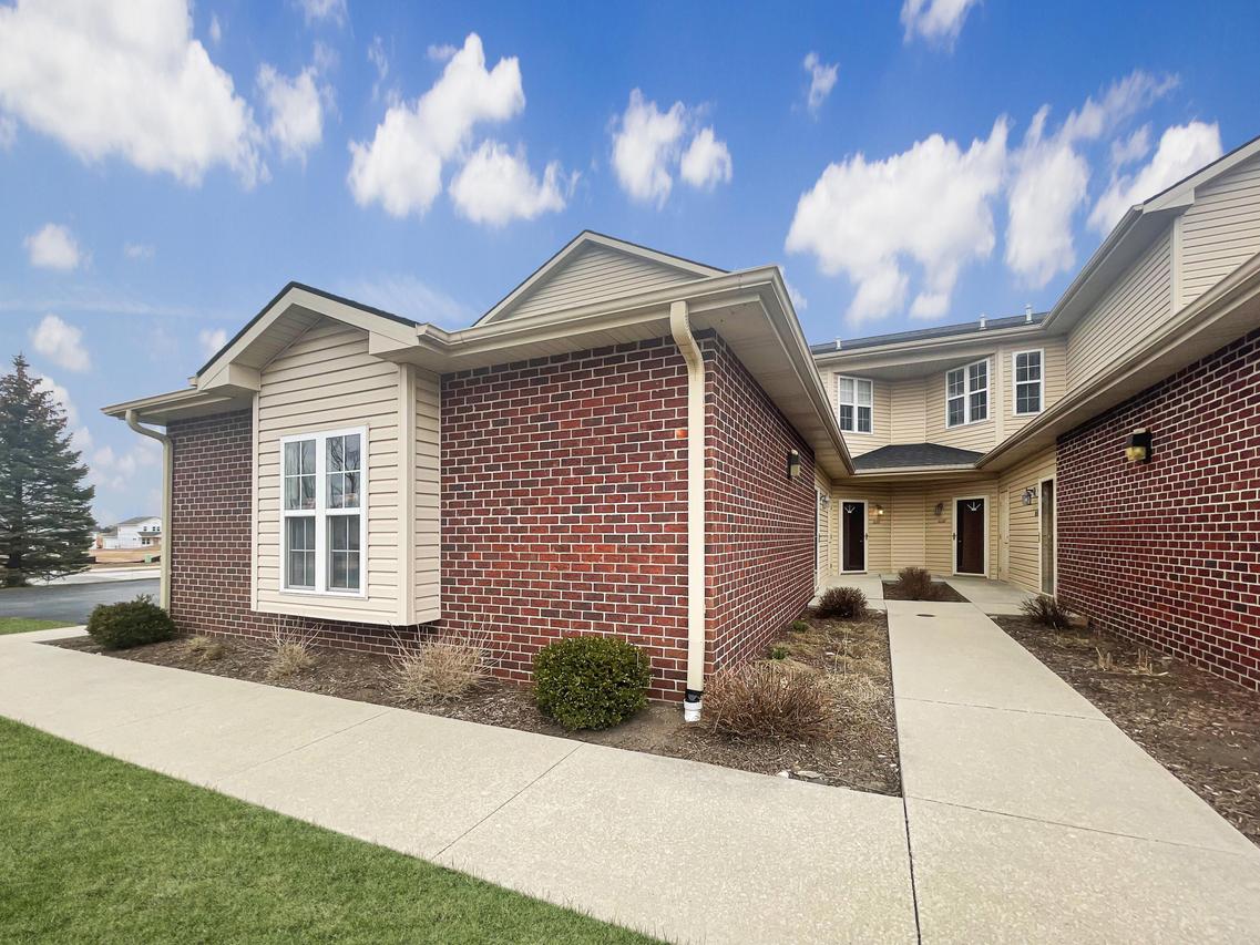 1039 Covington Dr, Sheboygan Falls, WI 53085