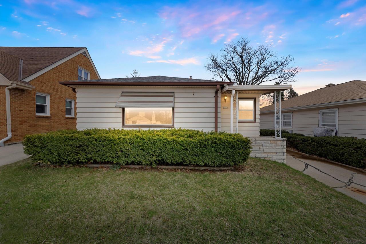 2332 S 99th St, West Allis, WI 53227