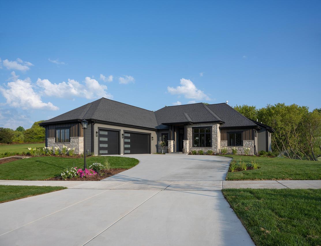 4077 Hawthorn Farm Ct, Delafield, WI 53058