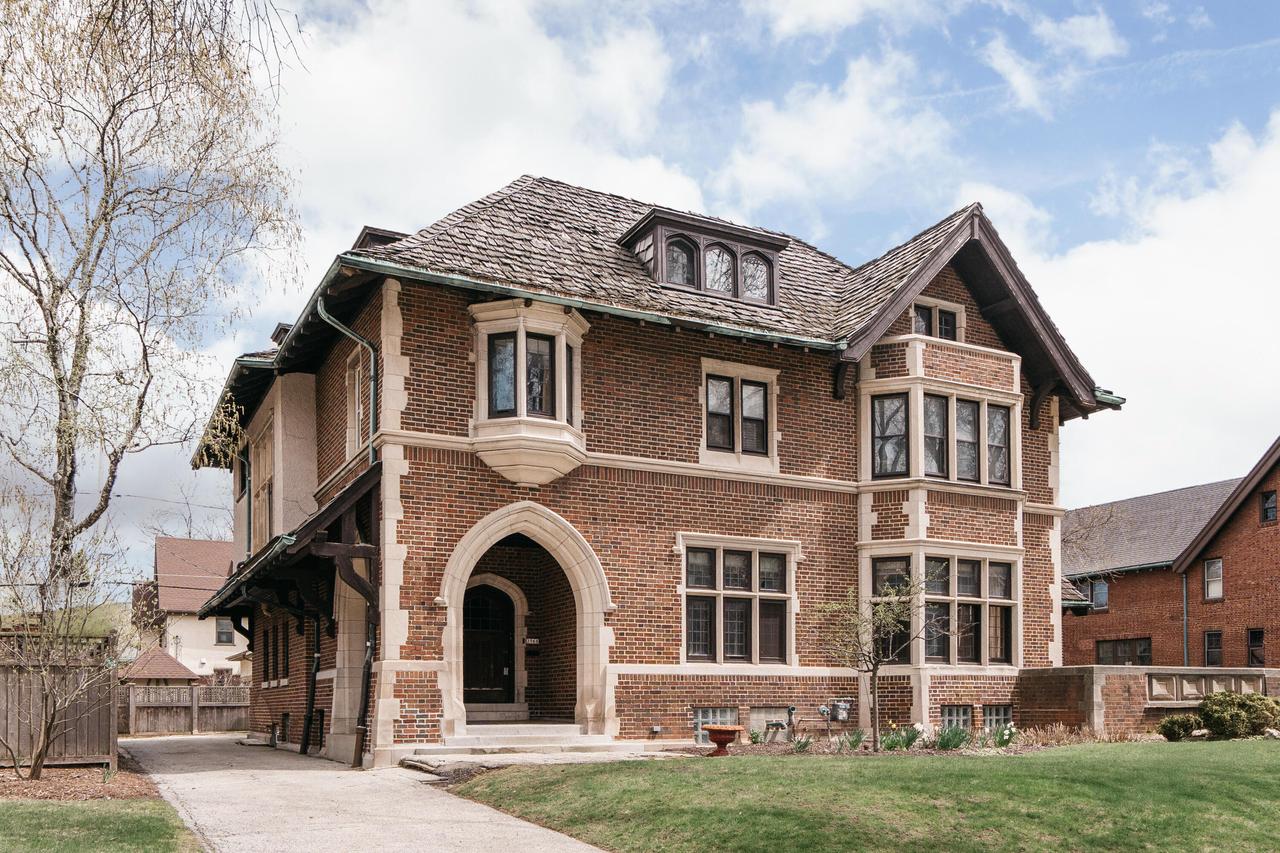 2968 N Shepard Ave, Milwaukee, WI 53211